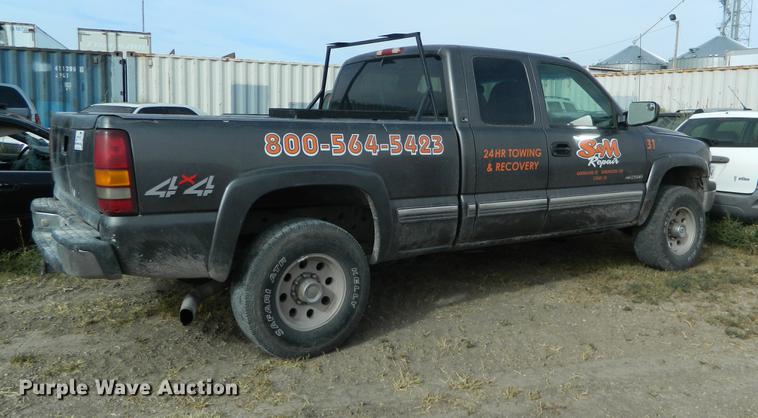 image for item DB1146 2000 Chevrolet Silverado 2500 Ext. Cab pickup truck