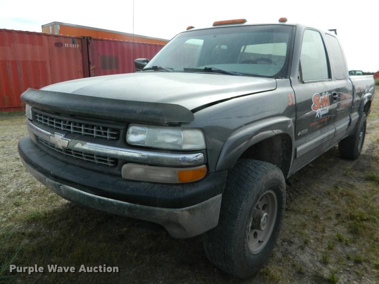 image for item DB1146 2000 Chevrolet Silverado 2500 Ext. Cab pickup truck