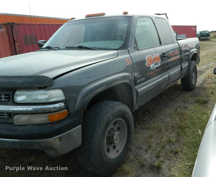 image for item DB1146 2000 Chevrolet Silverado 2500 Ext. Cab pickup truck