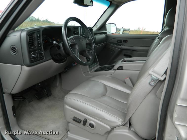 image for item DB1157 2005 Chevrolet Suburban 1500 Z71 SUV