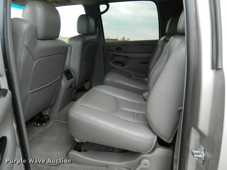 image for item DB1157 2005 Chevrolet Suburban 1500 Z71 SUV