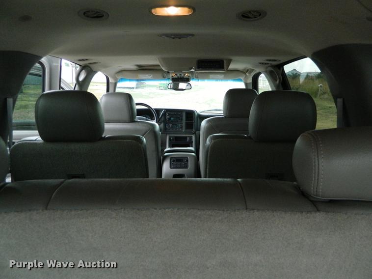 image for item DB1157 2005 Chevrolet Suburban 1500 Z71 SUV