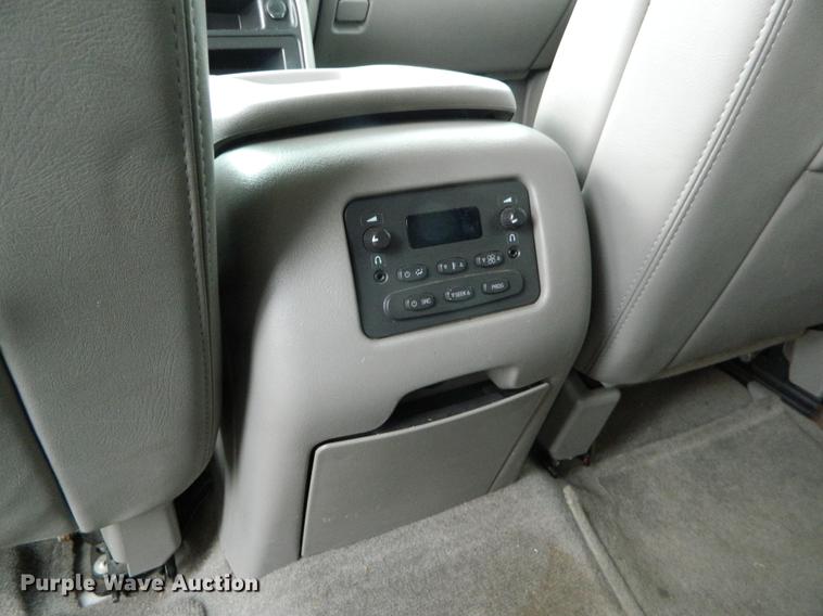 image for item DB1157 2005 Chevrolet Suburban 1500 Z71 SUV