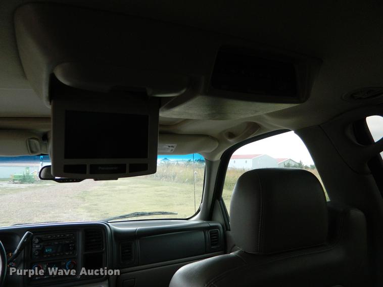 image for item DB1157 2005 Chevrolet Suburban 1500 Z71 SUV