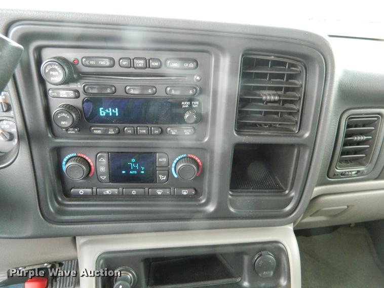 image for item DB1157 2005 Chevrolet Suburban 1500 Z71 SUV