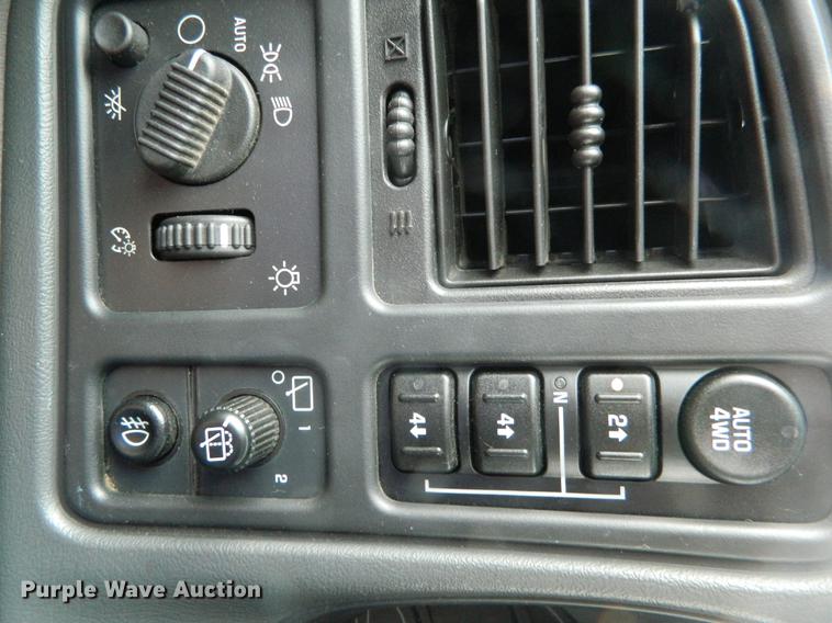 image for item DB1157 2005 Chevrolet Suburban 1500 Z71 SUV