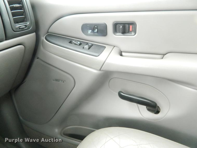 image for item DB1157 2005 Chevrolet Suburban 1500 Z71 SUV