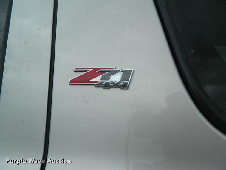 image for item DB1157 2005 Chevrolet Suburban 1500 Z71 SUV