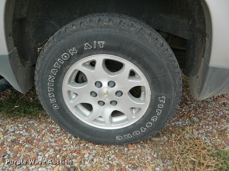 image for item DB1157 2005 Chevrolet Suburban 1500 Z71 SUV