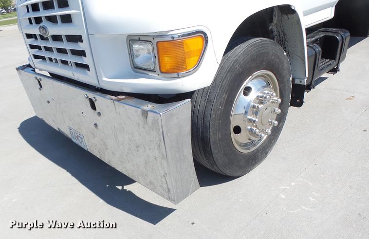 image for item DB1458 1999 Ford F800 box truck