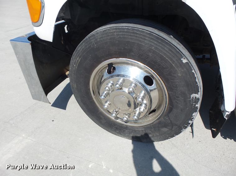 image for item DB1458 1999 Ford F800 box truck