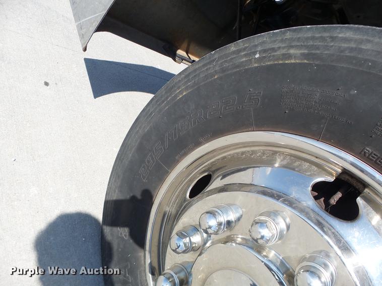 image for item DB1458 1999 Ford F800 box truck