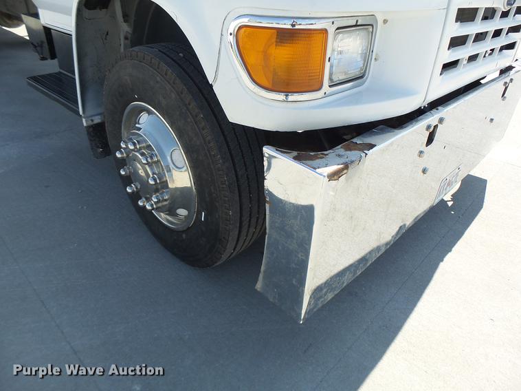image for item DB1458 1999 Ford F800 box truck