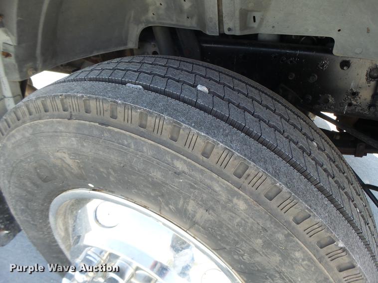 image for item DB1458 1999 Ford F800 box truck