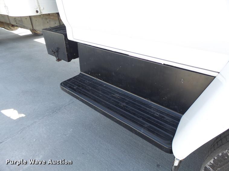 image for item DB1458 1999 Ford F800 box truck