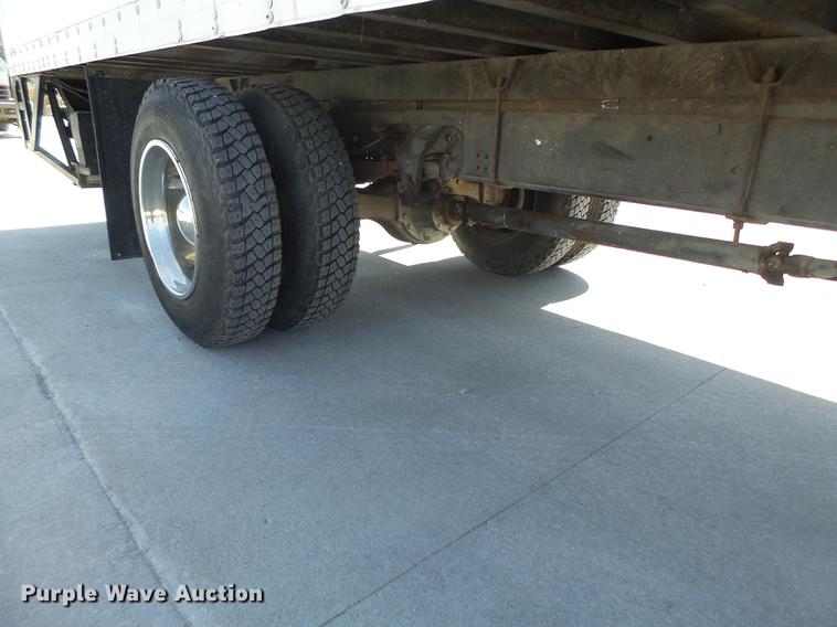 image for item DB1458 1999 Ford F800 box truck