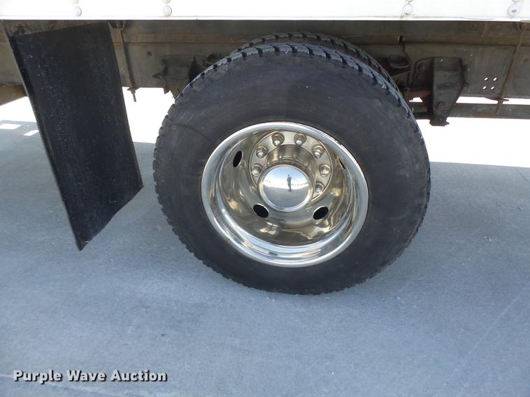 image for item DB1458 1999 Ford F800 box truck