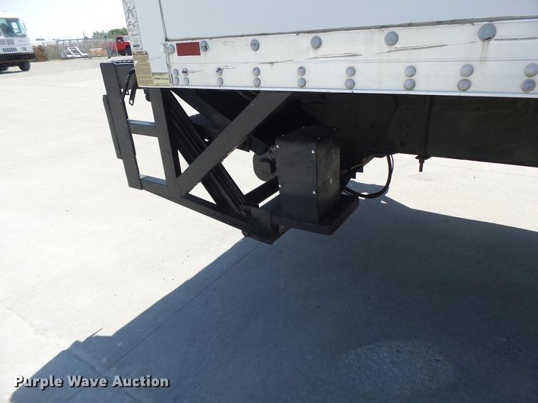 image for item DB1458 1999 Ford F800 box truck