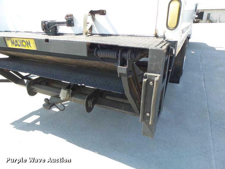 image for item DB1458 1999 Ford F800 box truck