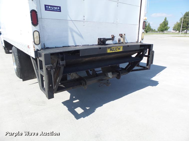 image for item DB1458 1999 Ford F800 box truck