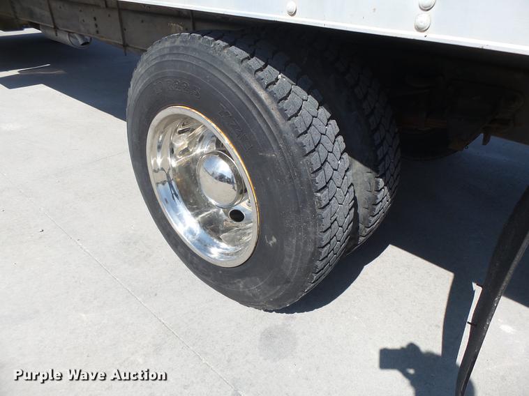 image for item DB1458 1999 Ford F800 box truck