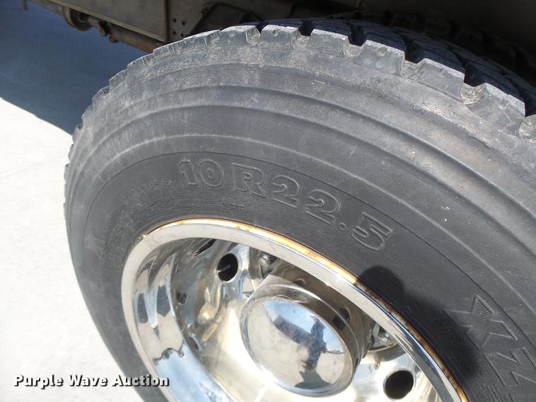 image for item DB1458 1999 Ford F800 box truck