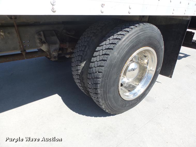 image for item DB1458 1999 Ford F800 box truck