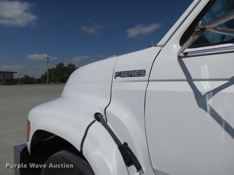 image for item DB1458 1999 Ford F800 box truck