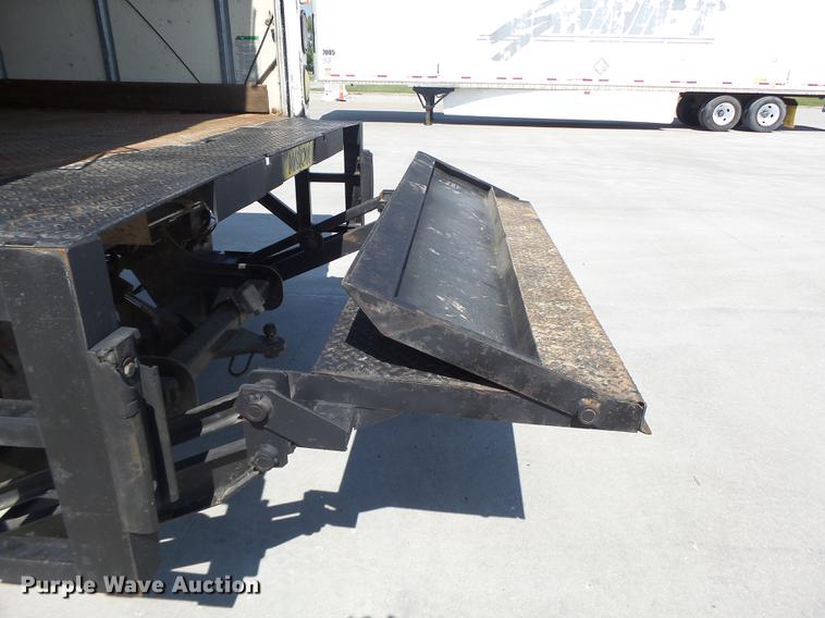 image for item DB1458 1999 Ford F800 box truck