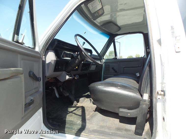 image for item DB1458 1999 Ford F800 box truck