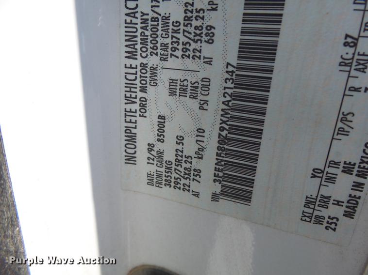 image for item DB1458 1999 Ford F800 box truck