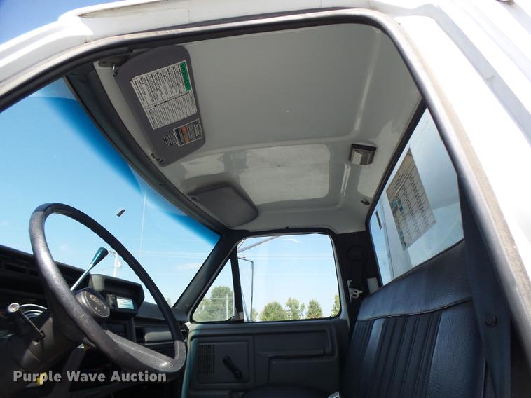 image for item DB1458 1999 Ford F800 box truck