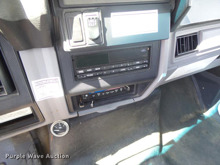 image for item DB1458 1999 Ford F800 box truck