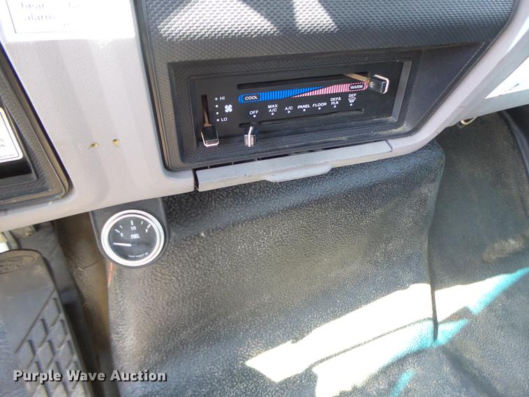 image for item DB1458 1999 Ford F800 box truck