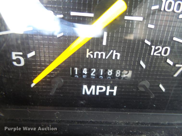 image for item DB1458 1999 Ford F800 box truck