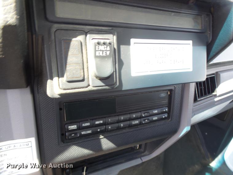 image for item DB1458 1999 Ford F800 box truck
