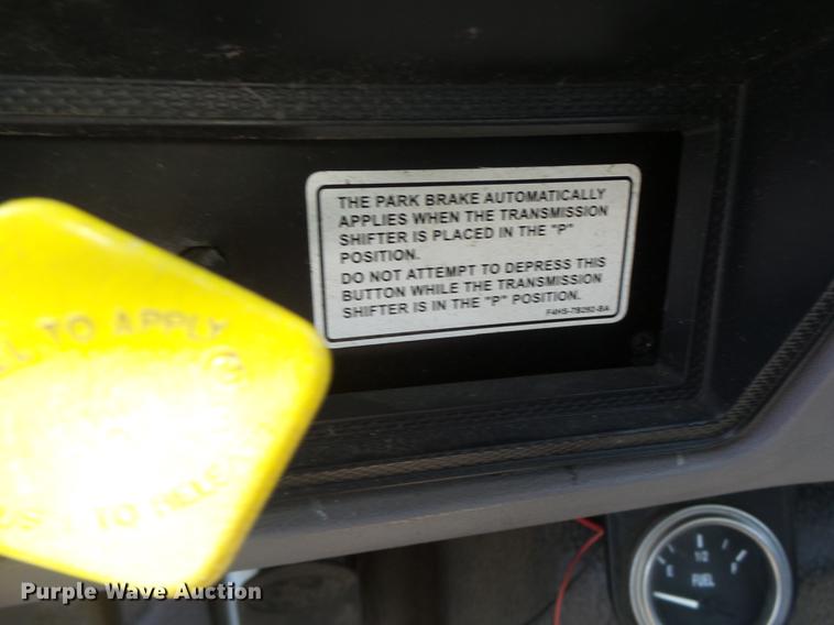 image for item DB1458 1999 Ford F800 box truck