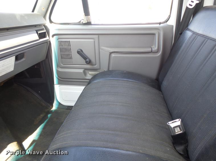 image for item DB1458 1999 Ford F800 box truck