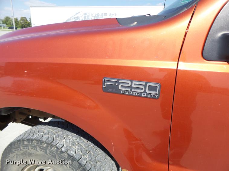 image for item DB1459 2000 Ford F250 Super Duty pickup truck