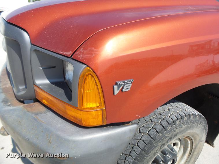 image for item DB1459 2000 Ford F250 Super Duty pickup truck