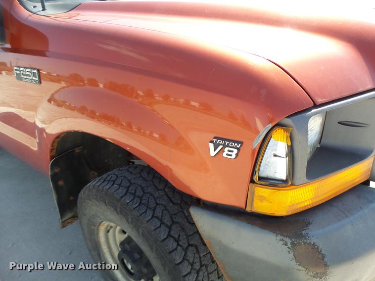 image for item DB1459 2000 Ford F250 Super Duty pickup truck