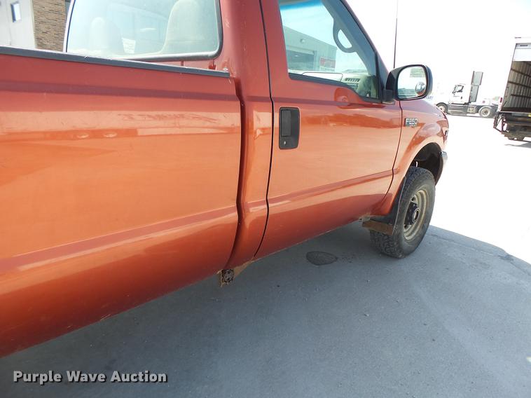 image for item DB1459 2000 Ford F250 Super Duty pickup truck
