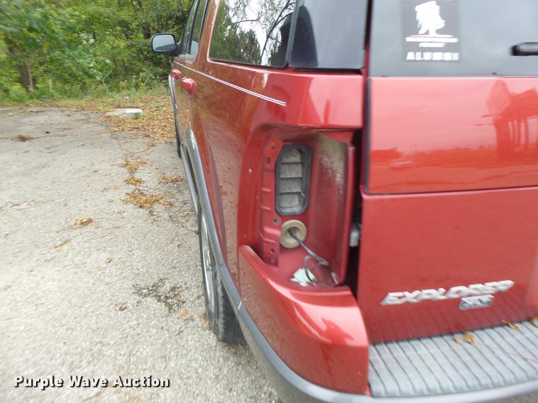 image for item DB1482 2005 Ford Explorer SUV