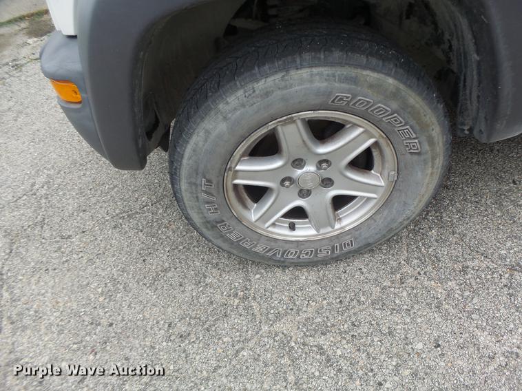 image for item DB1483 2002 Jeep Liberty SUV