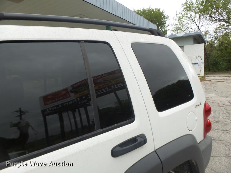 image for item DB1483 2002 Jeep Liberty SUV