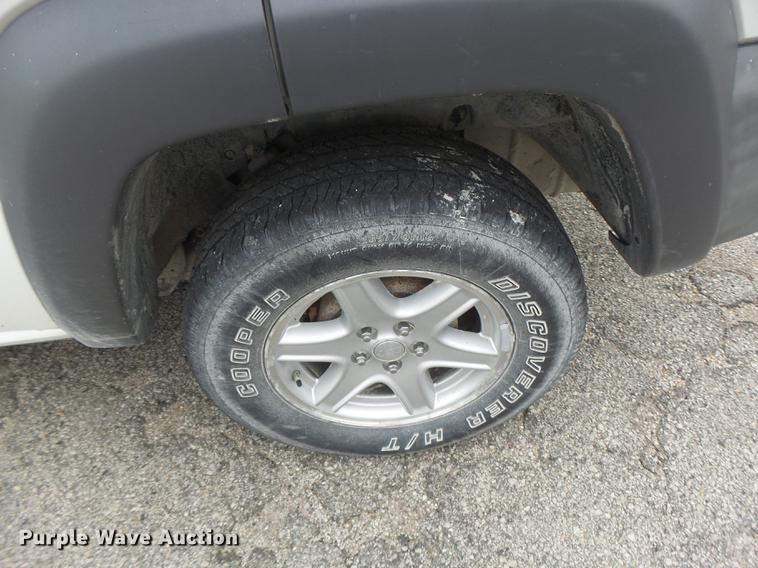 image for item DB1483 2002 Jeep Liberty SUV