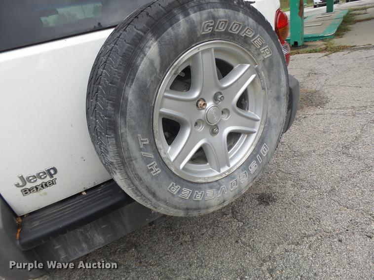 image for item DB1483 2002 Jeep Liberty SUV