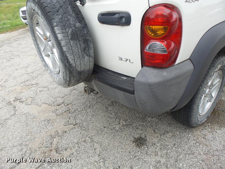 image for item DB1483 2002 Jeep Liberty SUV