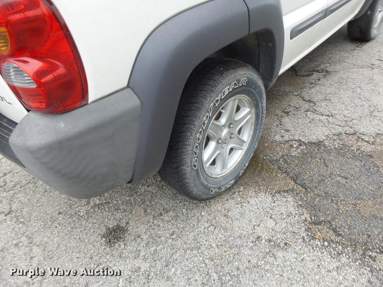 image for item DB1483 2002 Jeep Liberty SUV