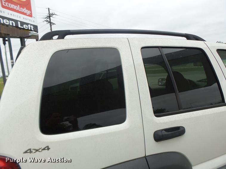 image for item DB1483 2002 Jeep Liberty SUV